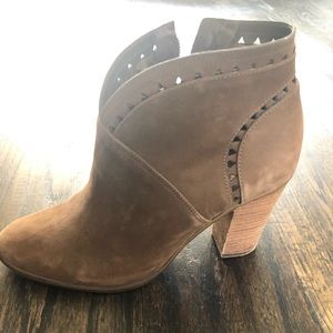 Vince Camuto Brown Booties Size 8
